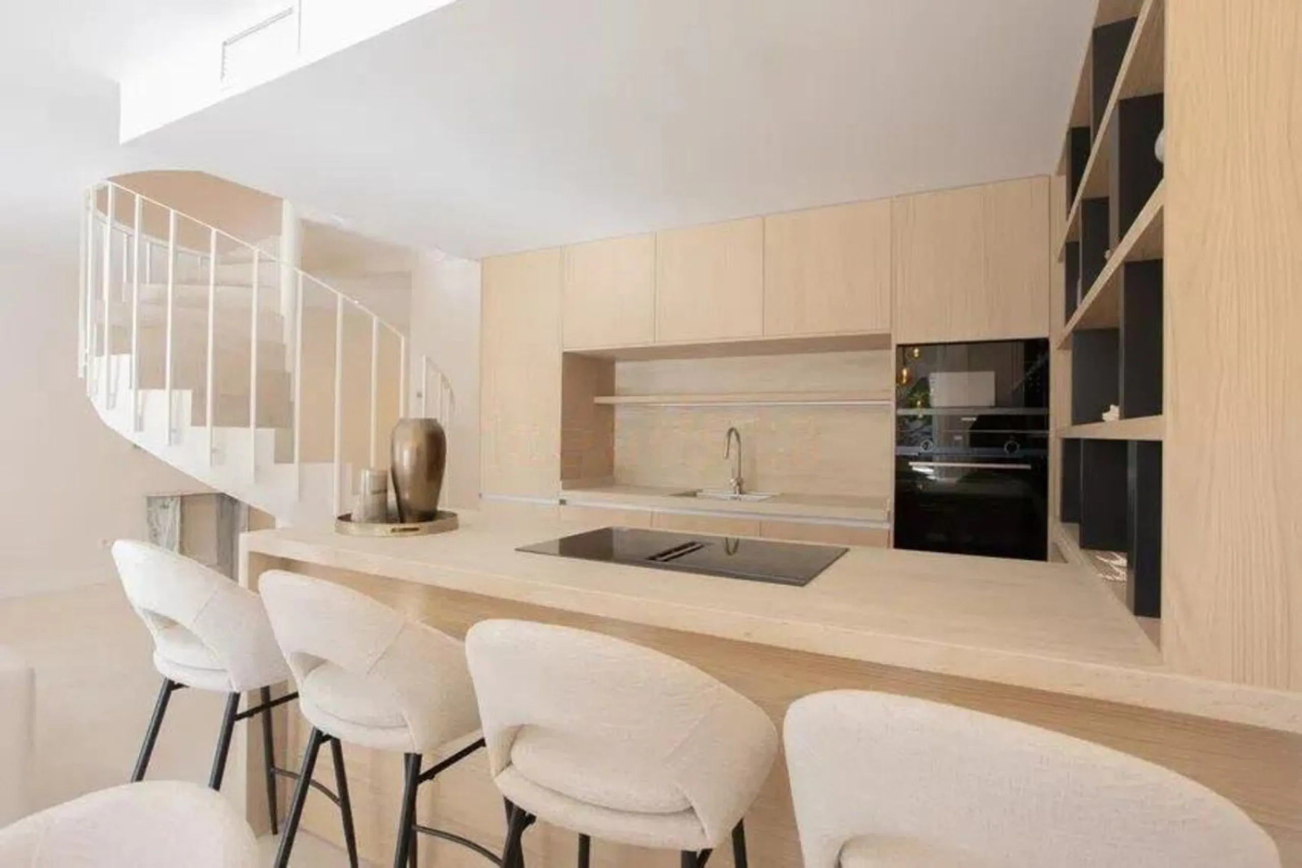 Apartment - Penthouse Duplex в продаже в Marbella, Málaga. В доме 4 спален и 3 ванных комнат. Площадь дома 170 м²