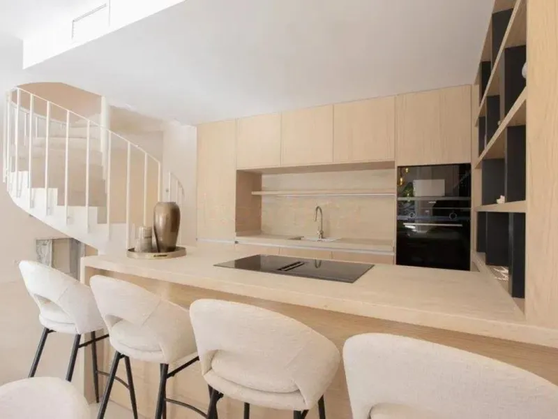 Apartment - Penthouse Duplex в продаже в Marbella, Málaga. В доме 4 спален и 3 ванных комнат. Площадь дома 170 м²