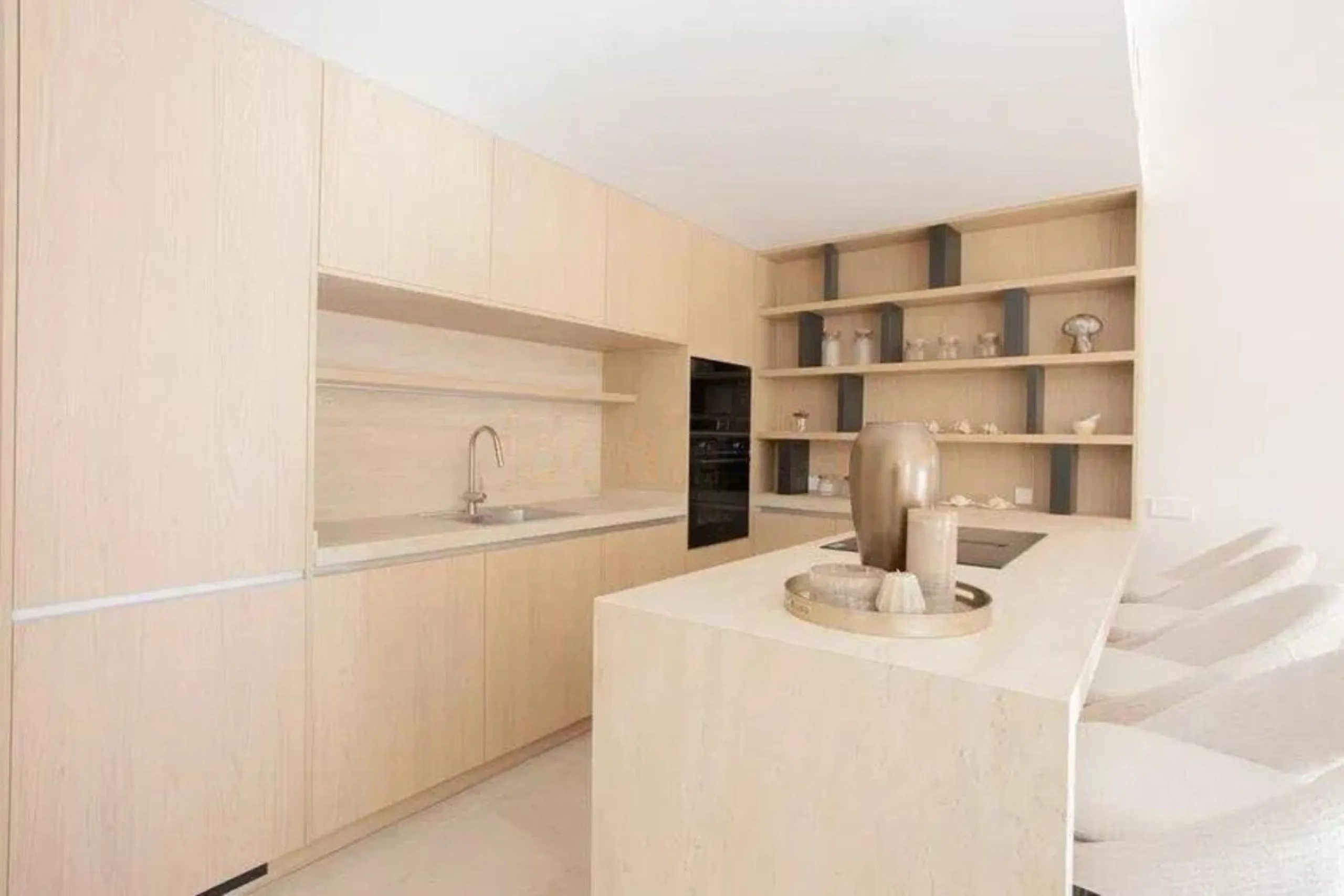 Apartment - Penthouse Duplex в продаже в Marbella, Málaga. В доме 4 спален и 3 ванных комнат. Площадь дома 170 м²