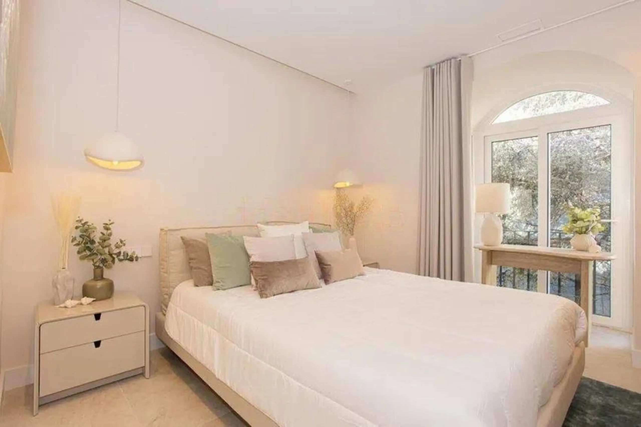 Apartment - Penthouse Duplex в продаже в Marbella, Málaga. В доме 4 спален и 3 ванных комнат. Площадь дома 170 м²