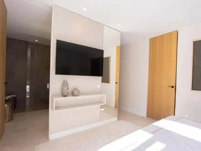 Apartment - Penthouse Duplex в продаже в Marbella, Málaga. В доме 4 спален и 3 ванных комнат. Площадь дома 170 м²