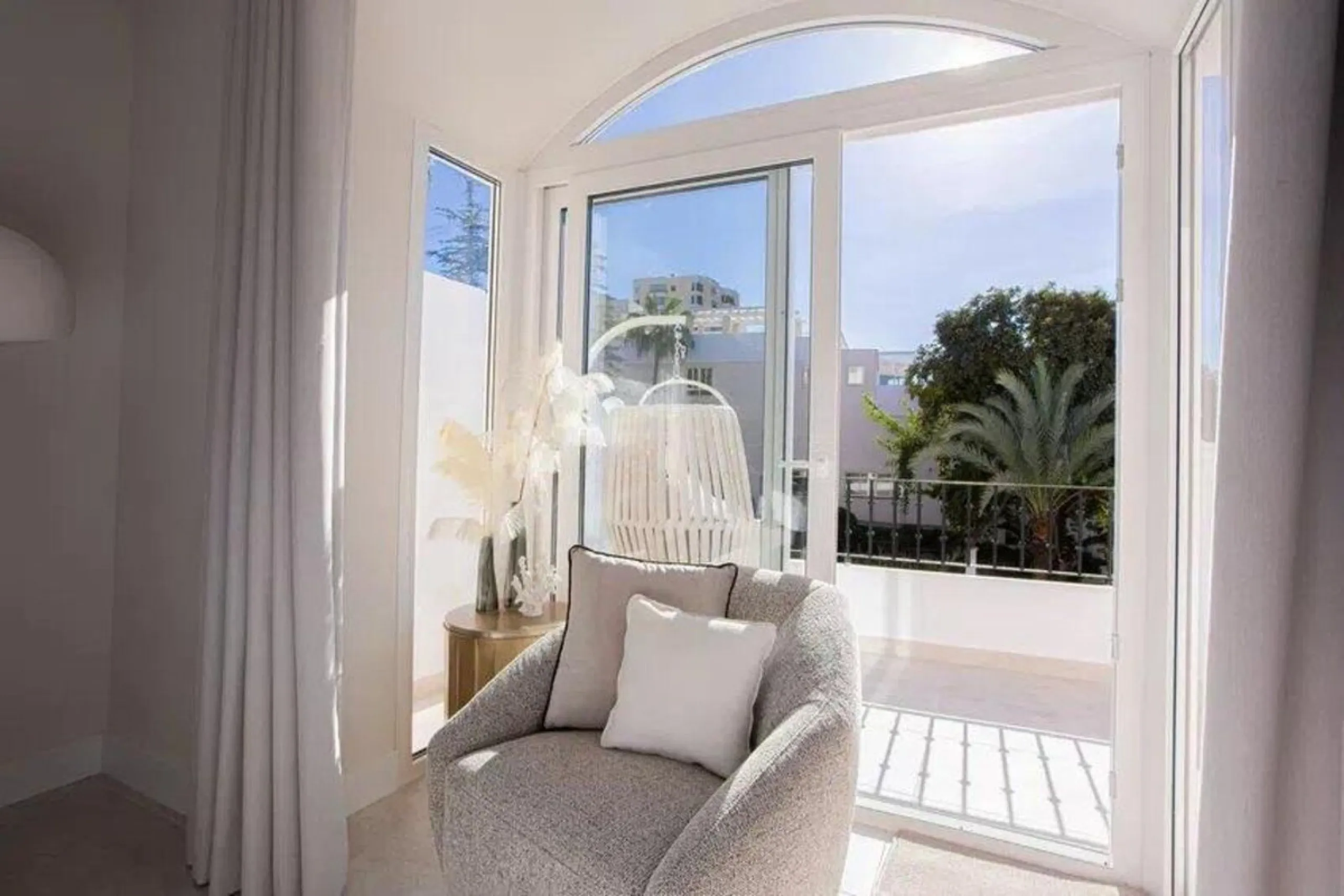 Apartment - Penthouse Duplex в продаже в Marbella, Málaga. В доме 4 спален и 3 ванных комнат. Площадь дома 170 м²