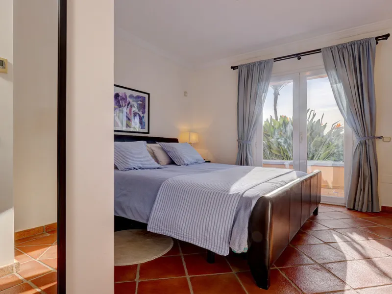 Wake up to breathtaking sea views from this exceptional 3-bedroom, 2-bathroom ground floor apartment set within one of the most prestigious frontline beach urbanisations in Casares Costa. With a spacious terrace overlooking beautifully landscaped gardens 