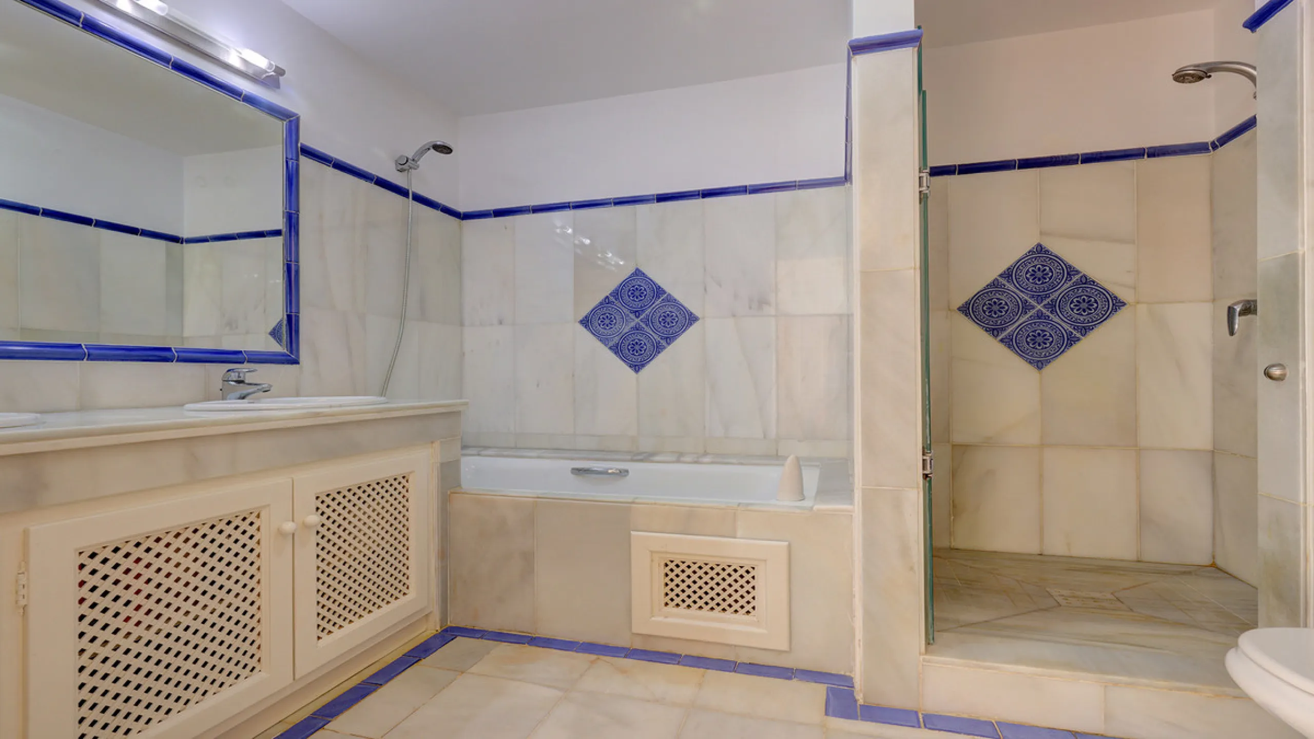 Wake up to breathtaking sea views from this exceptional 3-bedroom, 2-bathroom ground floor apartment set within one of the most prestigious frontline beach urbanisations in Casares Costa. With a spacious terrace overlooking beautifully landscaped gardens 