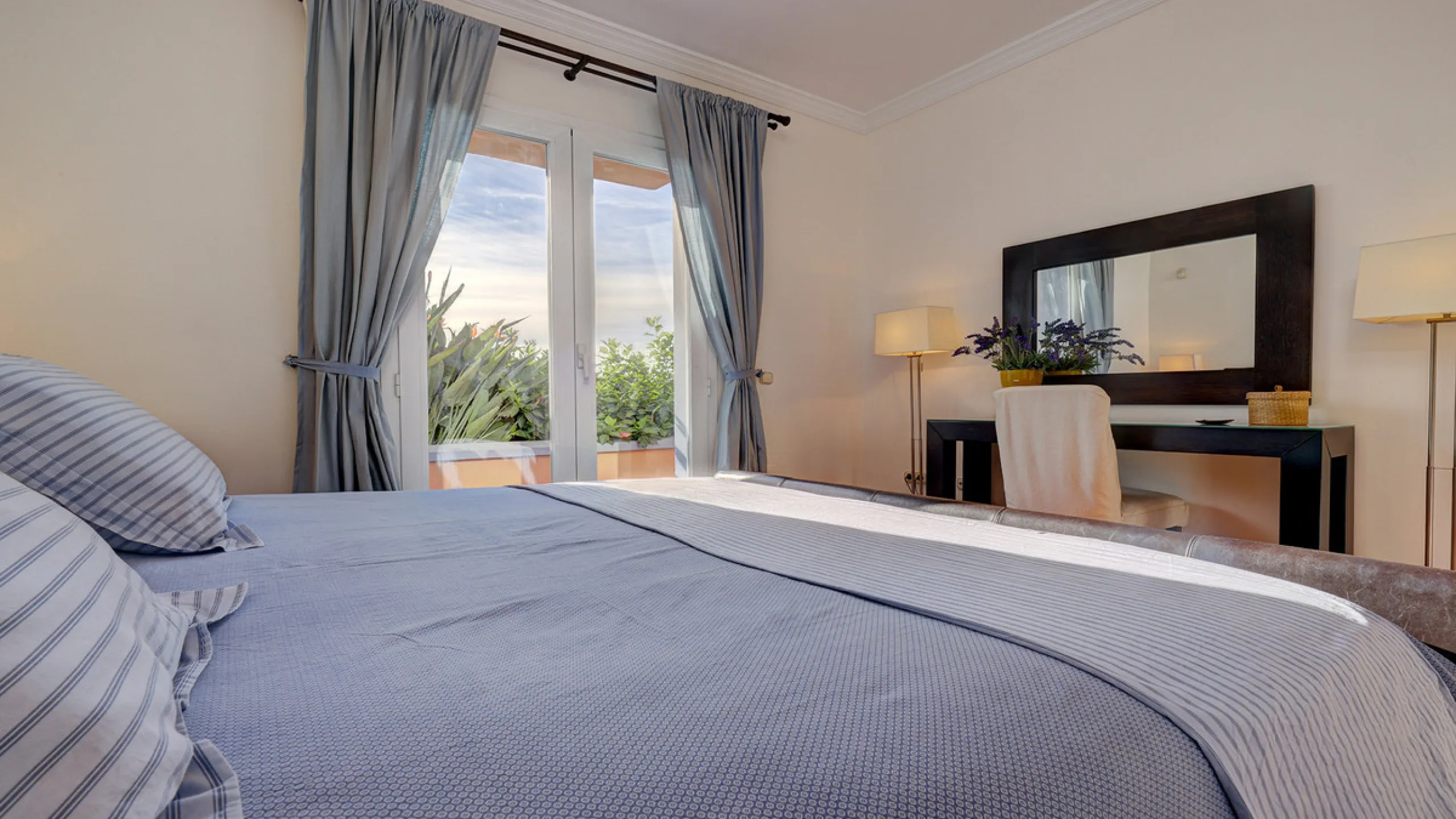 Wake up to breathtaking sea views from this exceptional 3-bedroom, 2-bathroom ground floor apartment set within one of the most prestigious frontline beach urbanisations in Casares Costa. With a spacious terrace overlooking beautifully landscaped gardens 