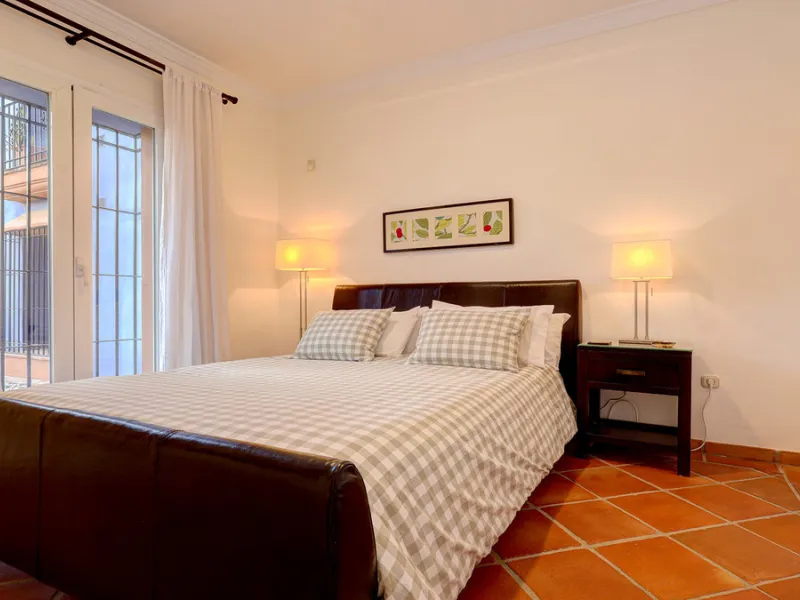Wake up to breathtaking sea views from this exceptional 3-bedroom, 2-bathroom ground floor apartment set within one of the most prestigious frontline beach urbanisations in Casares Costa. With a spacious terrace overlooking beautifully landscaped gardens 
