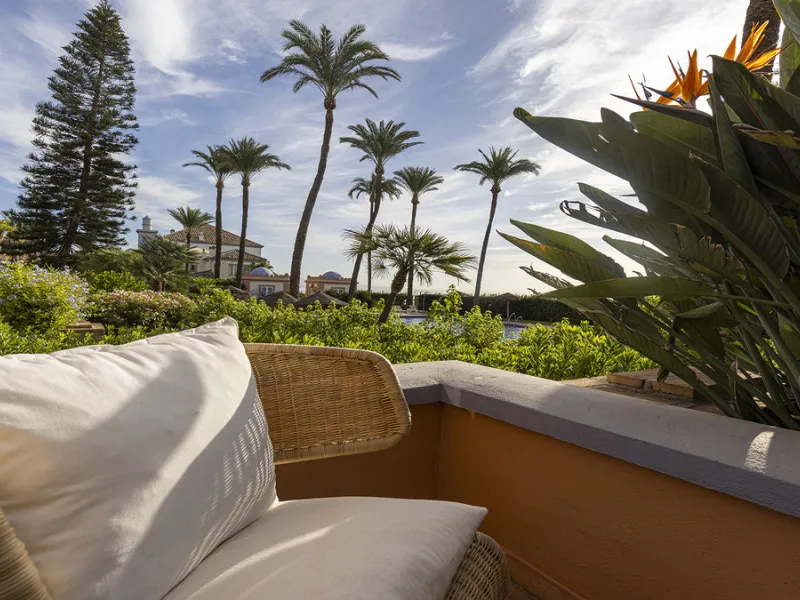 Wake up to breathtaking sea views from this exceptional 3-bedroom, 2-bathroom ground floor apartment set within one of the most prestigious frontline beach urbanisations in Casares Costa. With a spacious terrace overlooking beautifully landscaped gardens 
