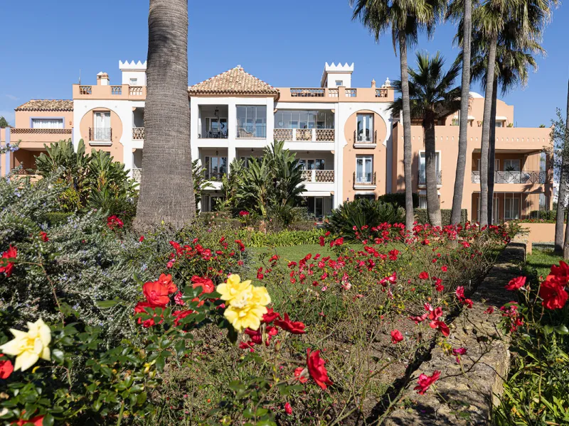 Wake up to breathtaking sea views from this exceptional 3-bedroom, 2-bathroom ground floor apartment set within one of the most prestigious frontline beach urbanisations in Casares Costa. With a spacious terrace overlooking beautifully landscaped gardens 
