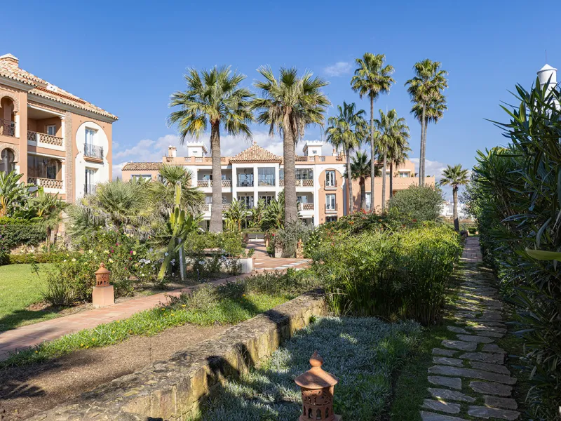 Wake up to breathtaking sea views from this exceptional 3-bedroom, 2-bathroom ground floor apartment set within one of the most prestigious frontline beach urbanisations in Casares Costa. With a spacious terrace overlooking beautifully landscaped gardens 