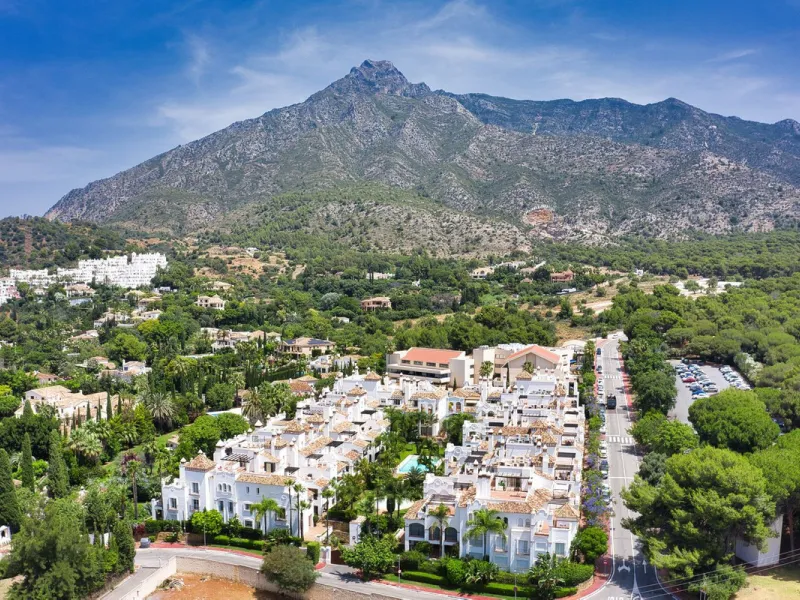 Exclusive 4-Bedroom Apartment on Marbella's Prestigious Golden Mile
