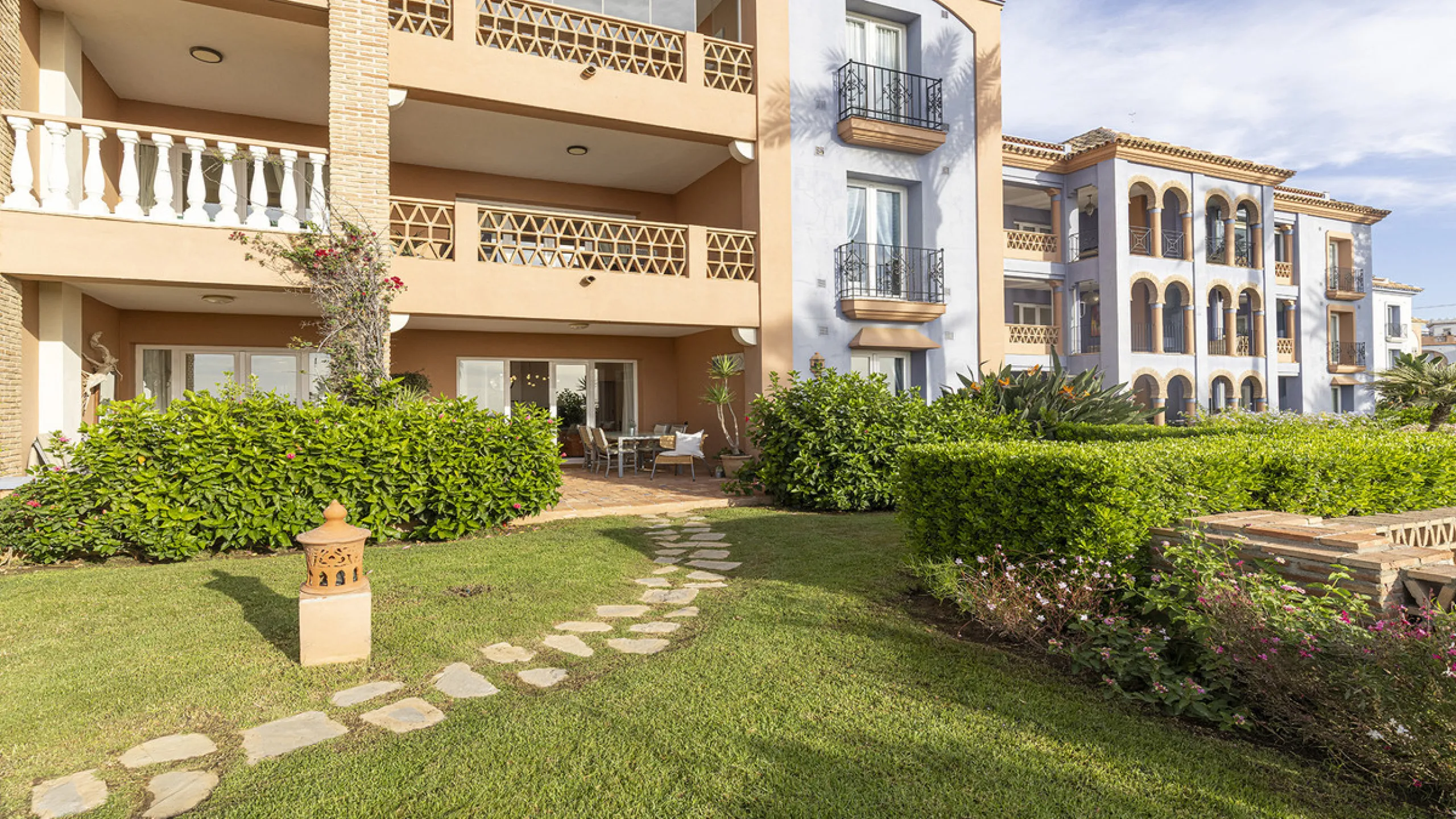 Wake up to breathtaking sea views from this exceptional 3-bedroom, 2-bathroom ground floor apartment set within one of the most prestigious frontline beach urbanisations in Casares Costa. With a spacious terrace overlooking beautifully landscaped gardens 
