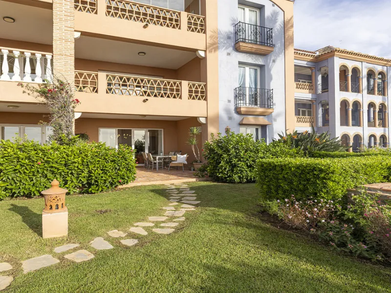 Wake up to breathtaking sea views from this exceptional 3-bedroom, 2-bathroom ground floor apartment set within one of the most prestigious frontline beach urbanisations in Casares Costa. With a spacious terrace overlooking beautifully landscaped gardens 