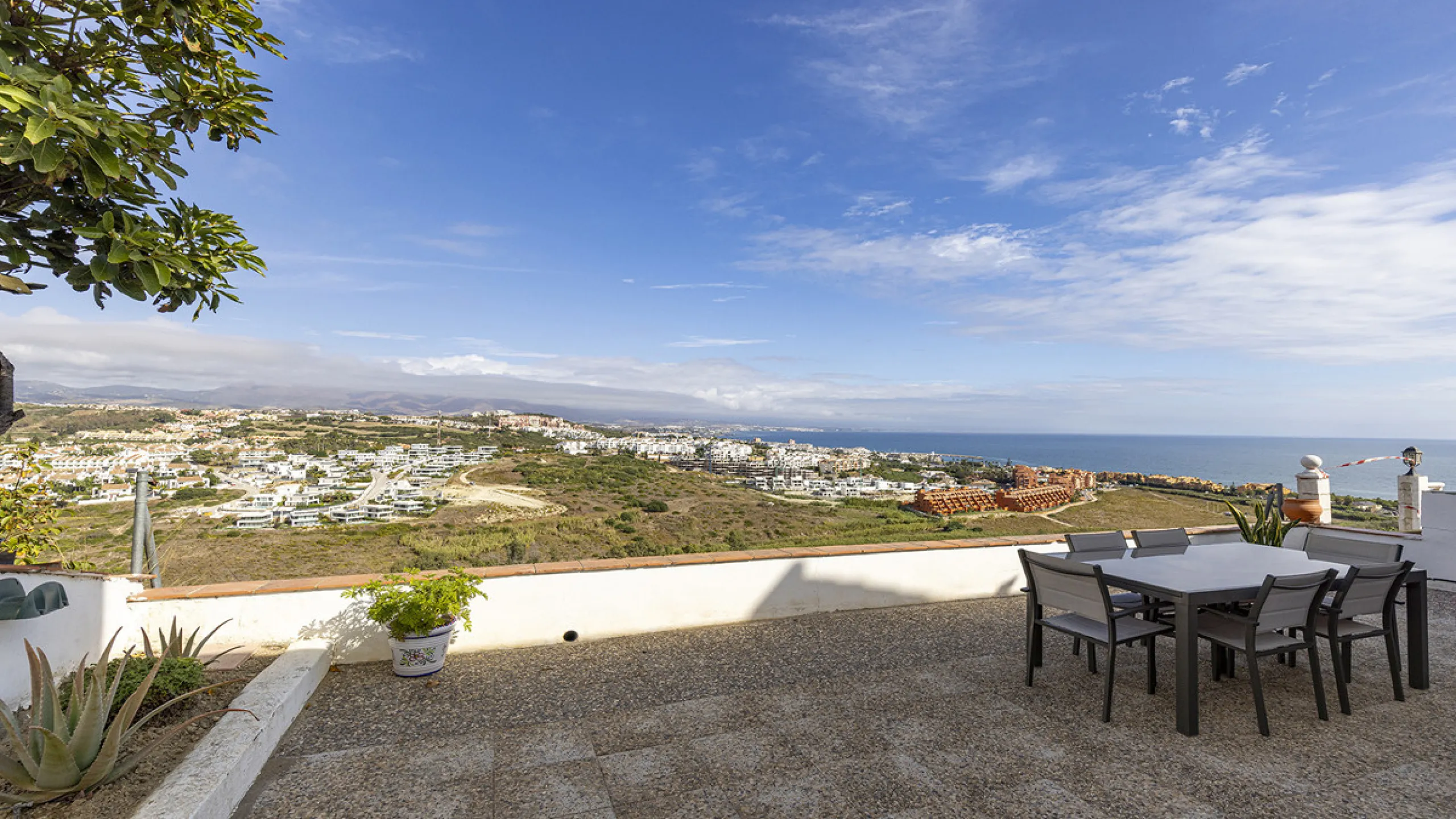 House - Semi-Detached House в продаже в Manilva, Málaga. В доме 2 спален и 1 ванных комнат. Площадь дома 212 м². Площадь участка 310 м²