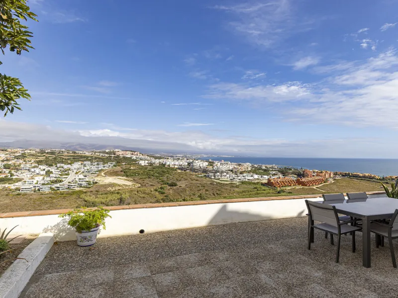 House - Semi-Detached House в продаже в Manilva, Málaga. В доме 2 спален и 1 ванных комнат. Площадь дома 212 м². Площадь участка 310 м²