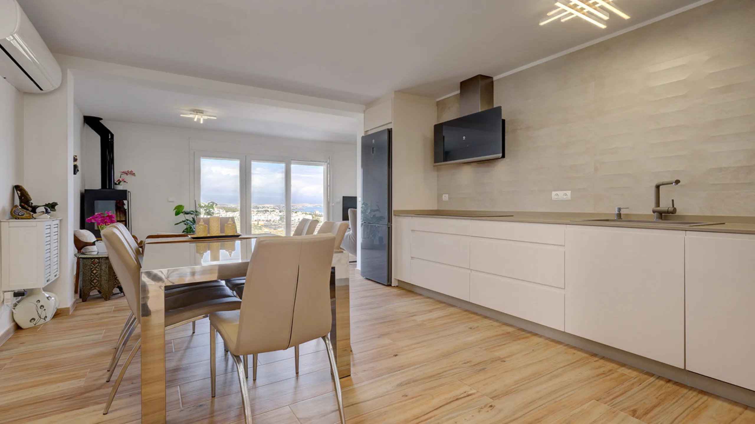 House - Semi-Detached House в продаже в Manilva, Málaga. В доме 2 спален и 1 ванных комнат. Площадь дома 212 м². Площадь участка 310 м²
