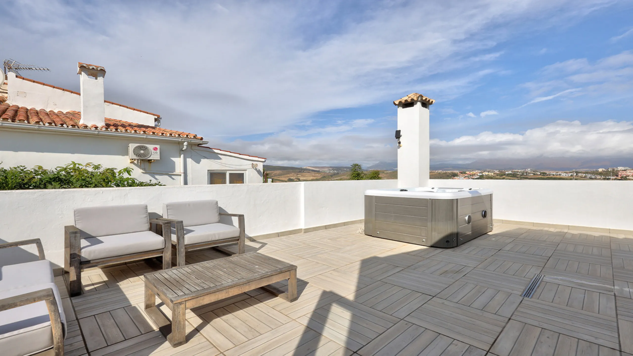 House - Semi-Detached House в продаже в Manilva, Málaga. В доме 2 спален и 1 ванных комнат. Площадь дома 212 м². Площадь участка 310 м²
