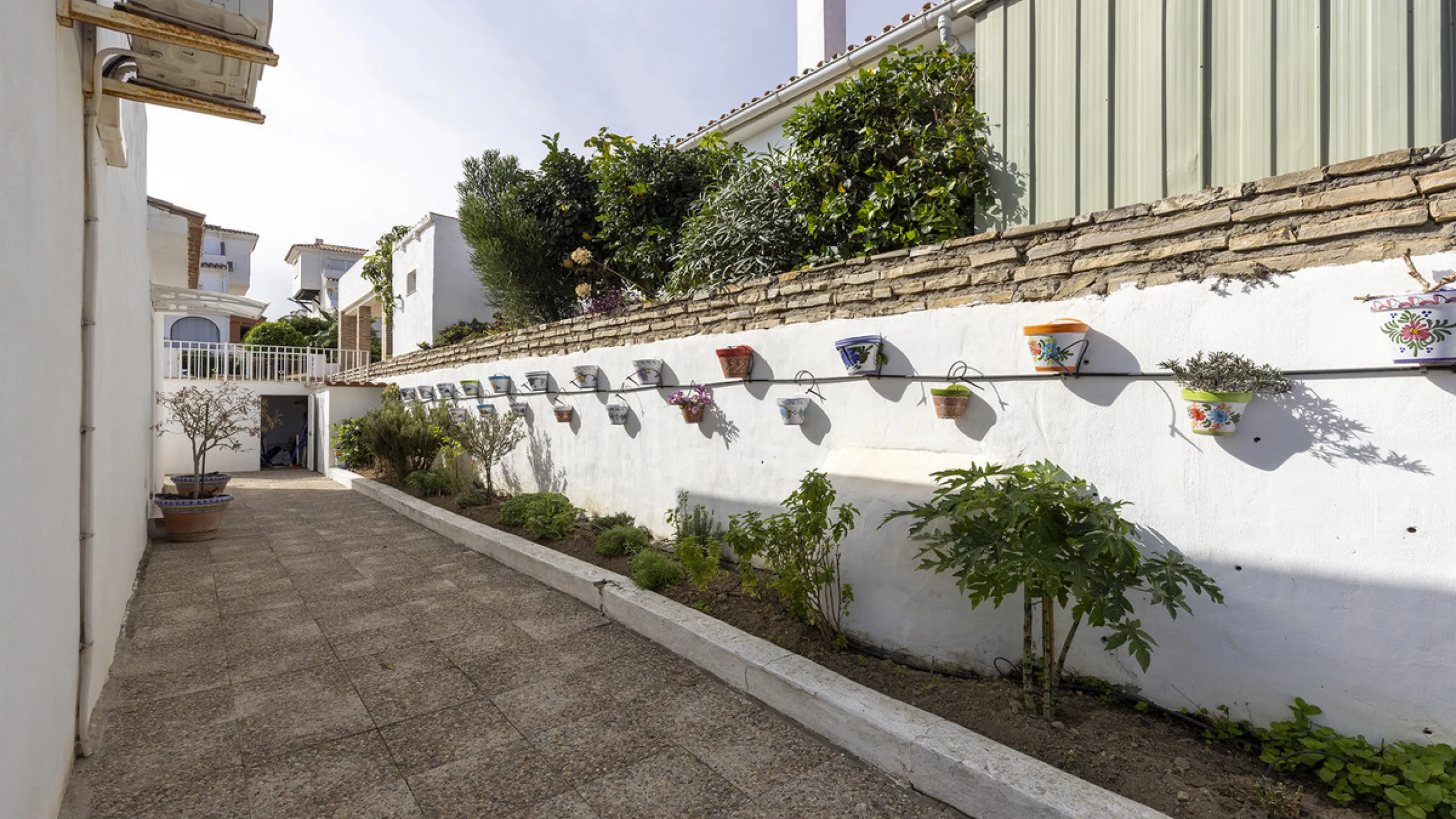 House - Semi-Detached House в продаже в Manilva, Málaga. В доме 2 спален и 1 ванных комнат. Площадь дома 212 м². Площадь участка 310 м²