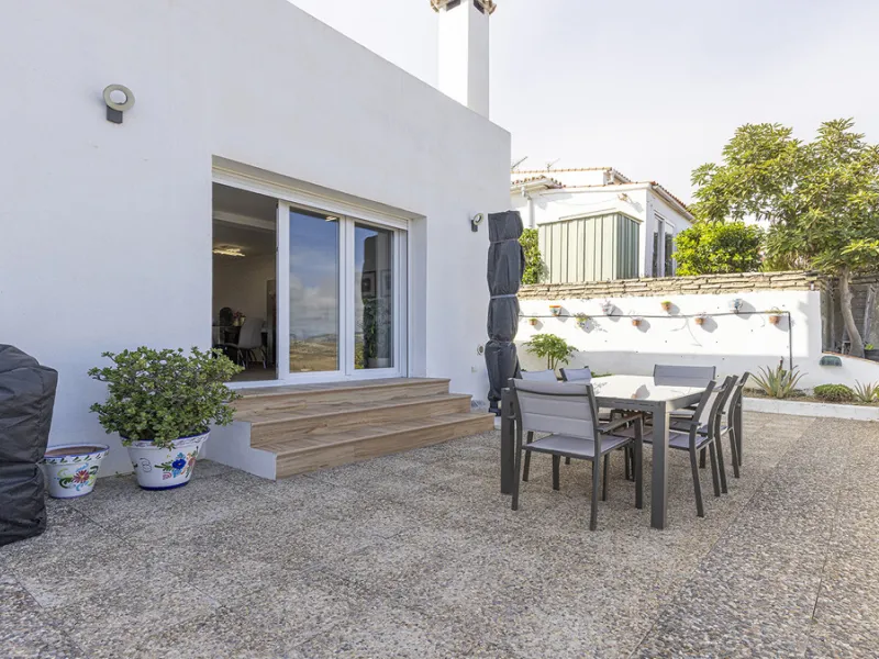 House - Semi-Detached House в продаже в Manilva, Málaga. В доме 2 спален и 1 ванных комнат. Площадь дома 212 м². Площадь участка 310 м²