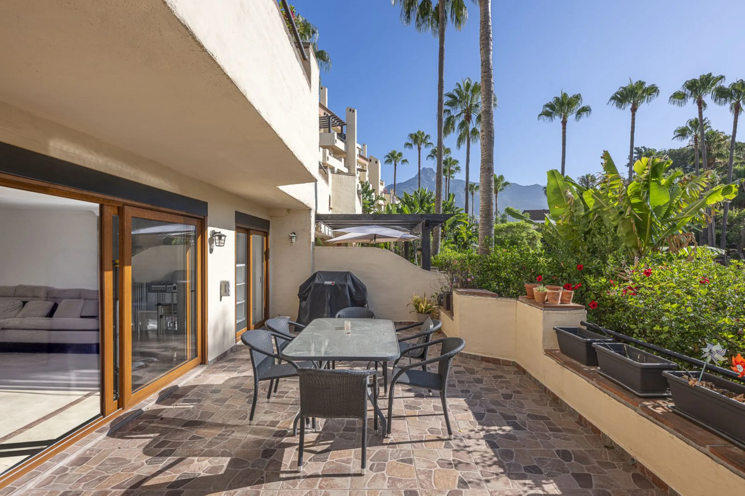 Apartment - Ground Floor Apartment в продаже в Marbella, Málaga. В доме 3 спален и 3 ванных комнат. Площадь дома 216 м²