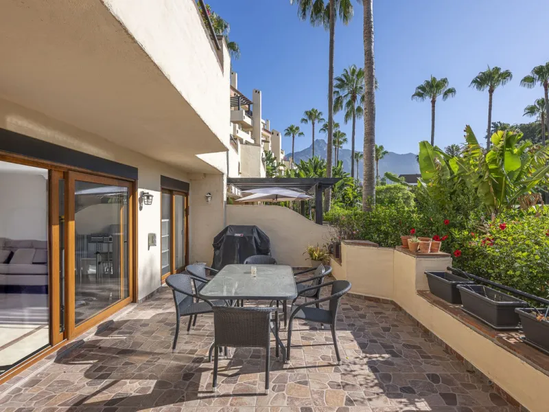 Apartment - Ground Floor Apartment в продаже в Marbella, Málaga. В доме 3 спален и 3 ванных комнат. Площадь дома 216 м²