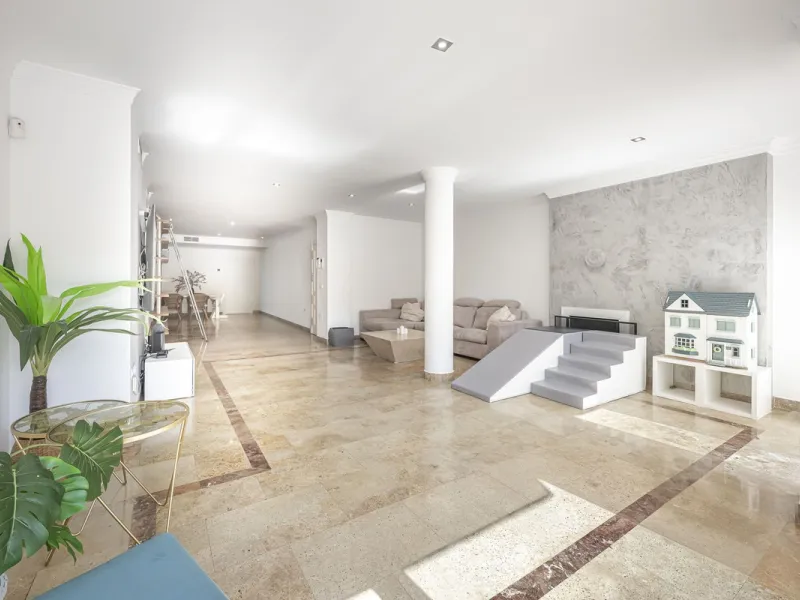 Apartment - Ground Floor Apartment в продаже в Marbella, Málaga. В доме 3 спален и 3 ванных комнат. Площадь дома 216 м²