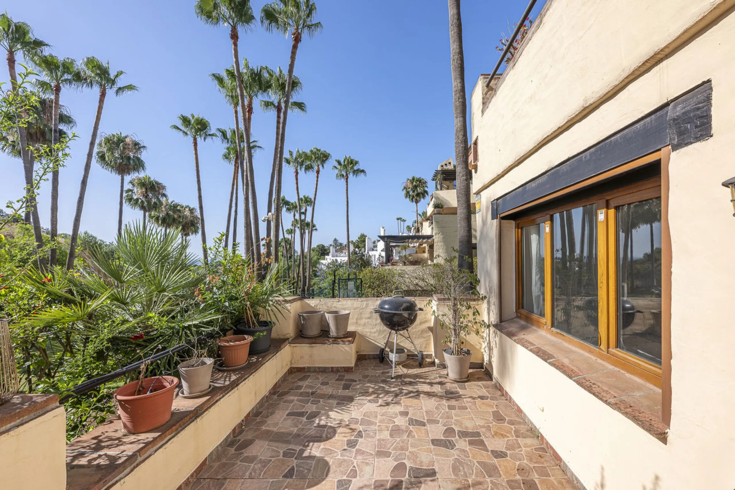 Apartment - Ground Floor Apartment в продаже в Marbella, Málaga. В доме 3 спален и 3 ванных комнат. Площадь дома 216 м²