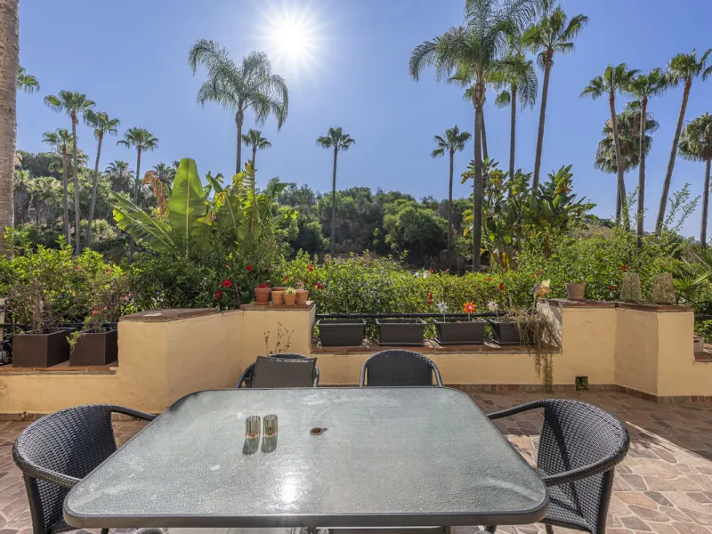 Apartment - Ground Floor Apartment в продаже в Marbella, Málaga. В доме 3 спален и 3 ванных комнат. Площадь дома 216 м²