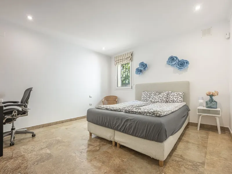 Apartment - Ground Floor Apartment в продаже в Marbella, Málaga. В доме 3 спален и 3 ванных комнат. Площадь дома 216 м²