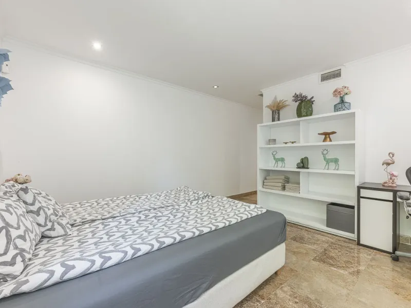 Apartment - Ground Floor Apartment в продаже в Marbella, Málaga. В доме 3 спален и 3 ванных комнат. Площадь дома 216 м²