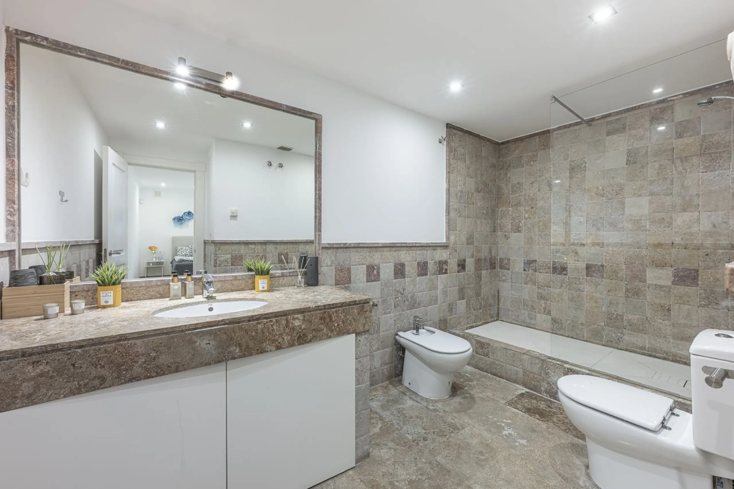 Apartment - Ground Floor Apartment в продаже в Marbella, Málaga. В доме 3 спален и 3 ванных комнат. Площадь дома 216 м²