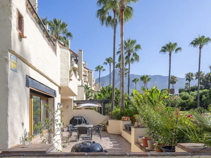Apartment - Ground Floor Apartment в продаже в Marbella, Málaga. В доме 3 спален и 3 ванных комнат. Площадь дома 216 м²