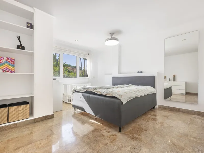 Apartment - Ground Floor Apartment в продаже в Marbella, Málaga. В доме 3 спален и 3 ванных комнат. Площадь дома 216 м²