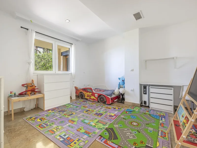Apartment - Ground Floor Apartment в продаже в Marbella, Málaga. В доме 3 спален и 3 ванных комнат. Площадь дома 216 м²