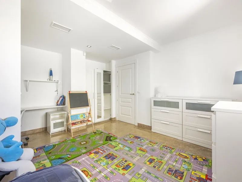 Apartment - Ground Floor Apartment в продаже в Marbella, Málaga. В доме 3 спален и 3 ванных комнат. Площадь дома 216 м²