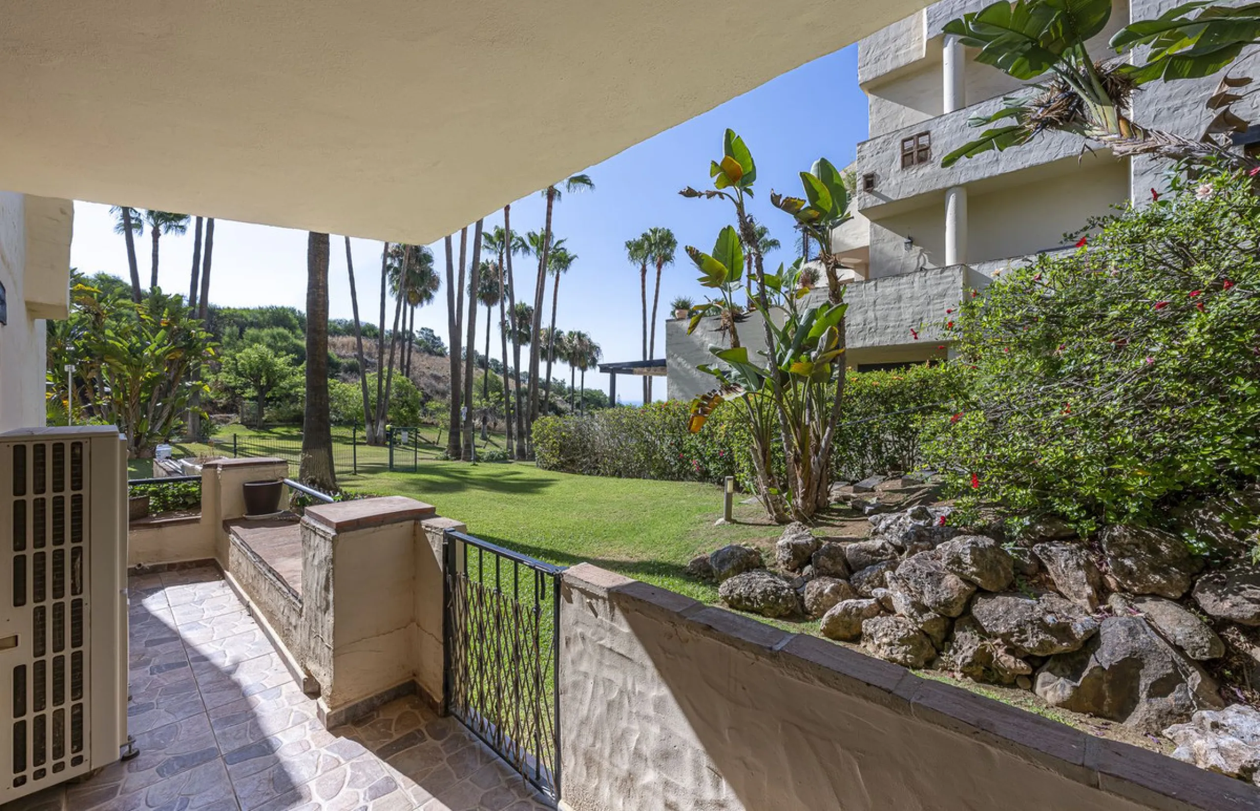 Apartment - Ground Floor Apartment в продаже в Marbella, Málaga. В доме 3 спален и 3 ванных комнат. Площадь дома 216 м²