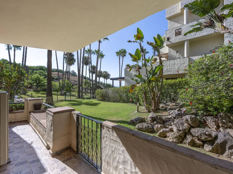 Apartment - Ground Floor Apartment в продаже в Marbella, Málaga. В доме 3 спален и 3 ванных комнат. Площадь дома 216 м²