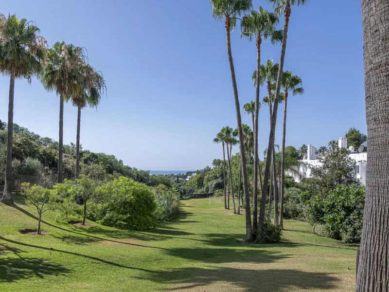 Apartment - Ground Floor Apartment в продаже в Marbella, Málaga. В доме 3 спален и 3 ванных комнат. Площадь дома 216 м²