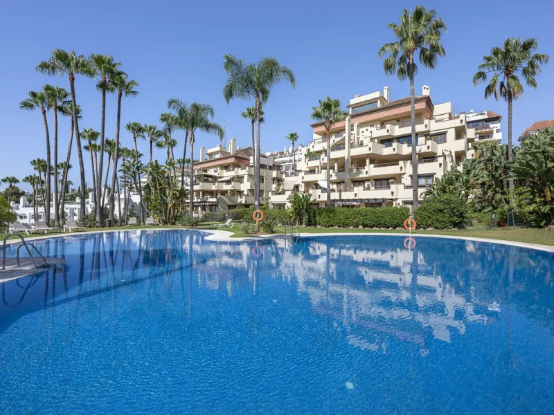 Apartment - Ground Floor Apartment в продаже в Marbella, Málaga. В доме 3 спален и 3 ванных комнат. Площадь дома 216 м²