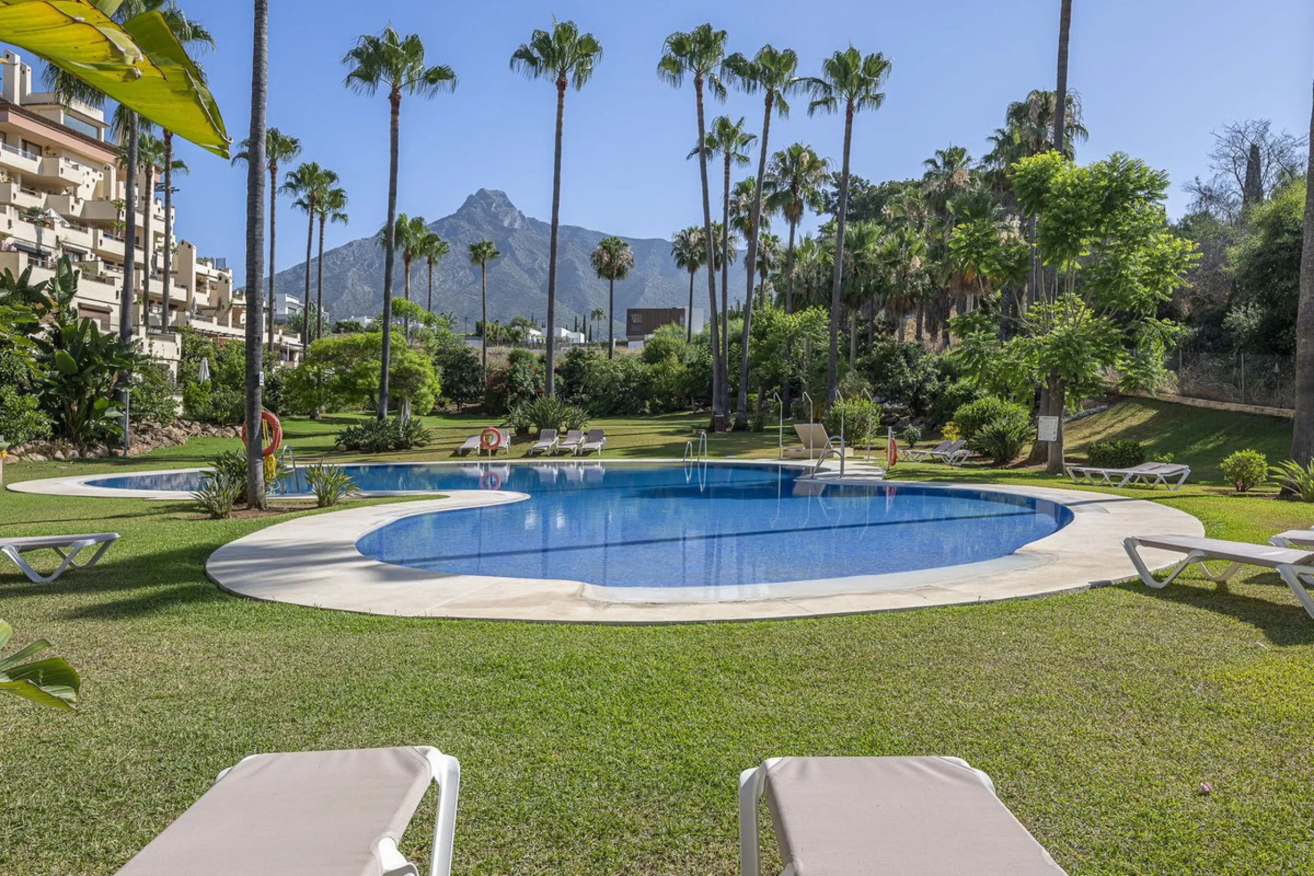 Apartment - Ground Floor Apartment в продаже в Marbella, Málaga. В доме 3 спален и 3 ванных комнат. Площадь дома 216 м²