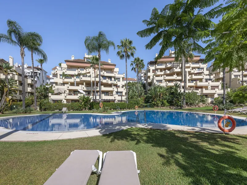 Apartment - Ground Floor Apartment в продаже в Marbella, Málaga. В доме 3 спален и 3 ванных комнат. Площадь дома 216 м²