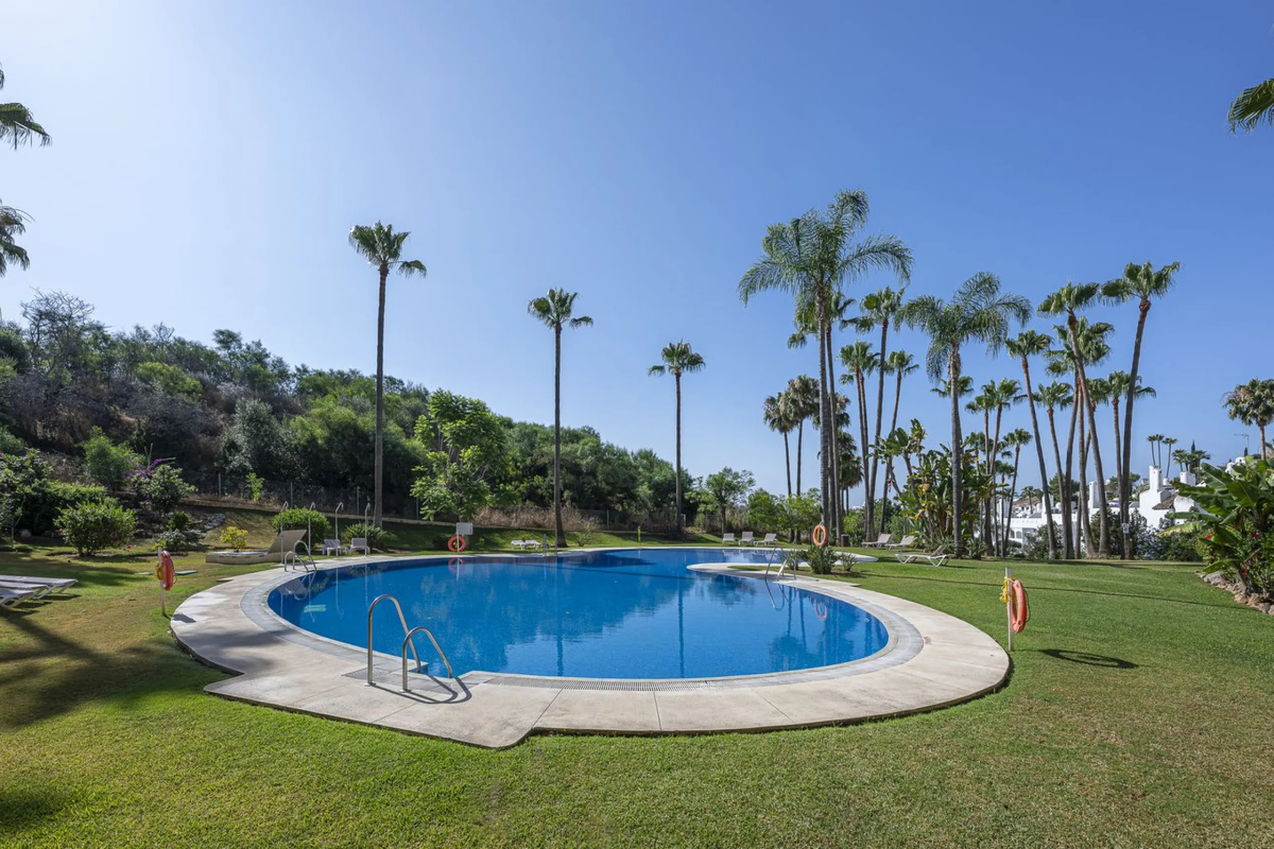 Apartment - Ground Floor Apartment в продаже в Marbella, Málaga. В доме 3 спален и 3 ванных комнат. Площадь дома 216 м²