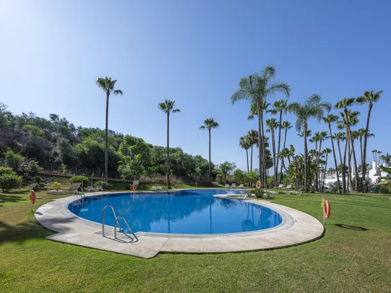 Apartment - Ground Floor Apartment в продаже в Marbella, Málaga. В доме 3 спален и 3 ванных комнат. Площадь дома 216 м²