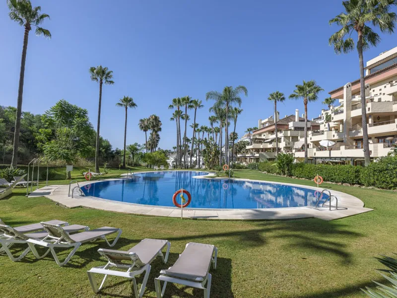 Apartment - Ground Floor Apartment в продаже в Marbella, Málaga. В доме 3 спален и 3 ванных комнат. Площадь дома 216 м²