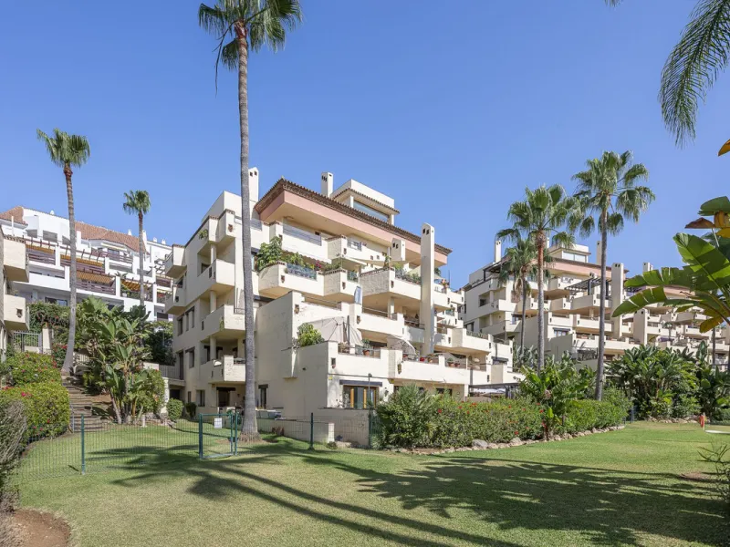 Apartment - Ground Floor Apartment в продаже в Marbella, Málaga. В доме 3 спален и 3 ванных комнат. Площадь дома 216 м²