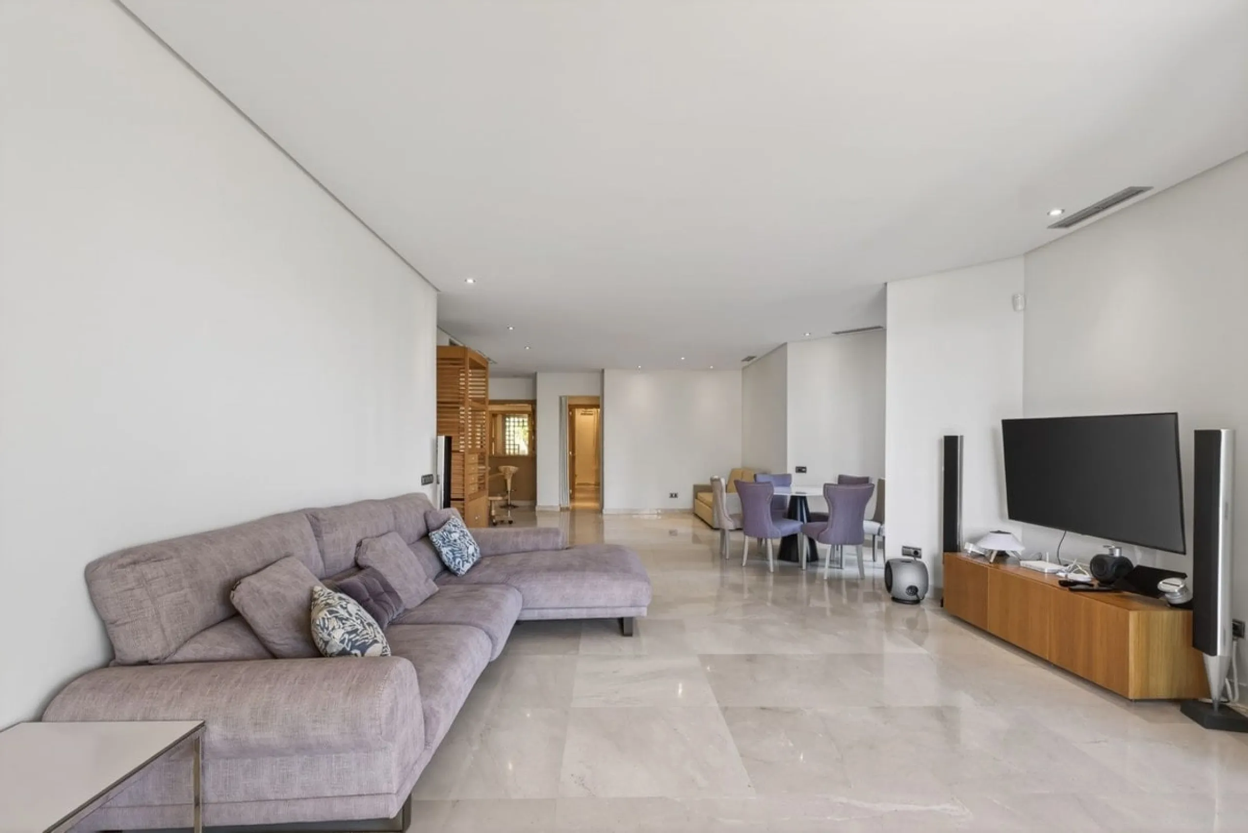 This south-east facing garden apartment is located in the well-known gated community of Mansion Club, on Marbella's Golden Mile. The area is valued for its privacy, security, and convenient access to the beach, restaurants, shops, and some of Marbella's m