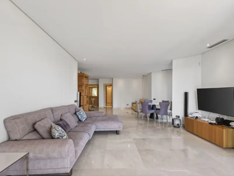 This south-east facing garden apartment is located in the well-known gated community of Mansion Club, on Marbella's Golden Mile. The area is valued for its privacy, security, and convenient access to the beach, restaurants, shops, and some of Marbella's m