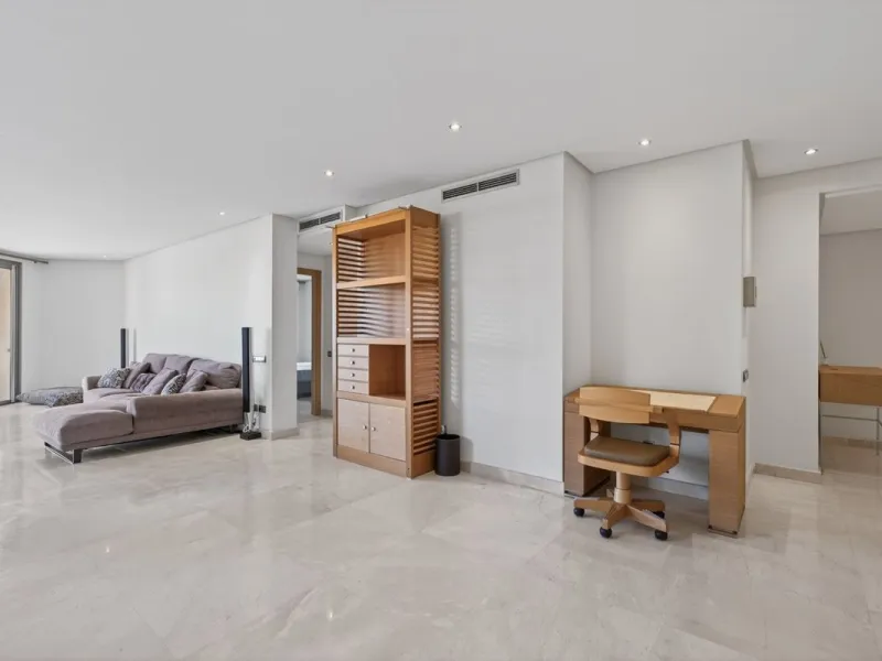 This south-east facing garden apartment is located in the well-known gated community of Mansion Club, on Marbella's Golden Mile. The area is valued for its privacy, security, and convenient access to the beach, restaurants, shops, and some of Marbella's m
