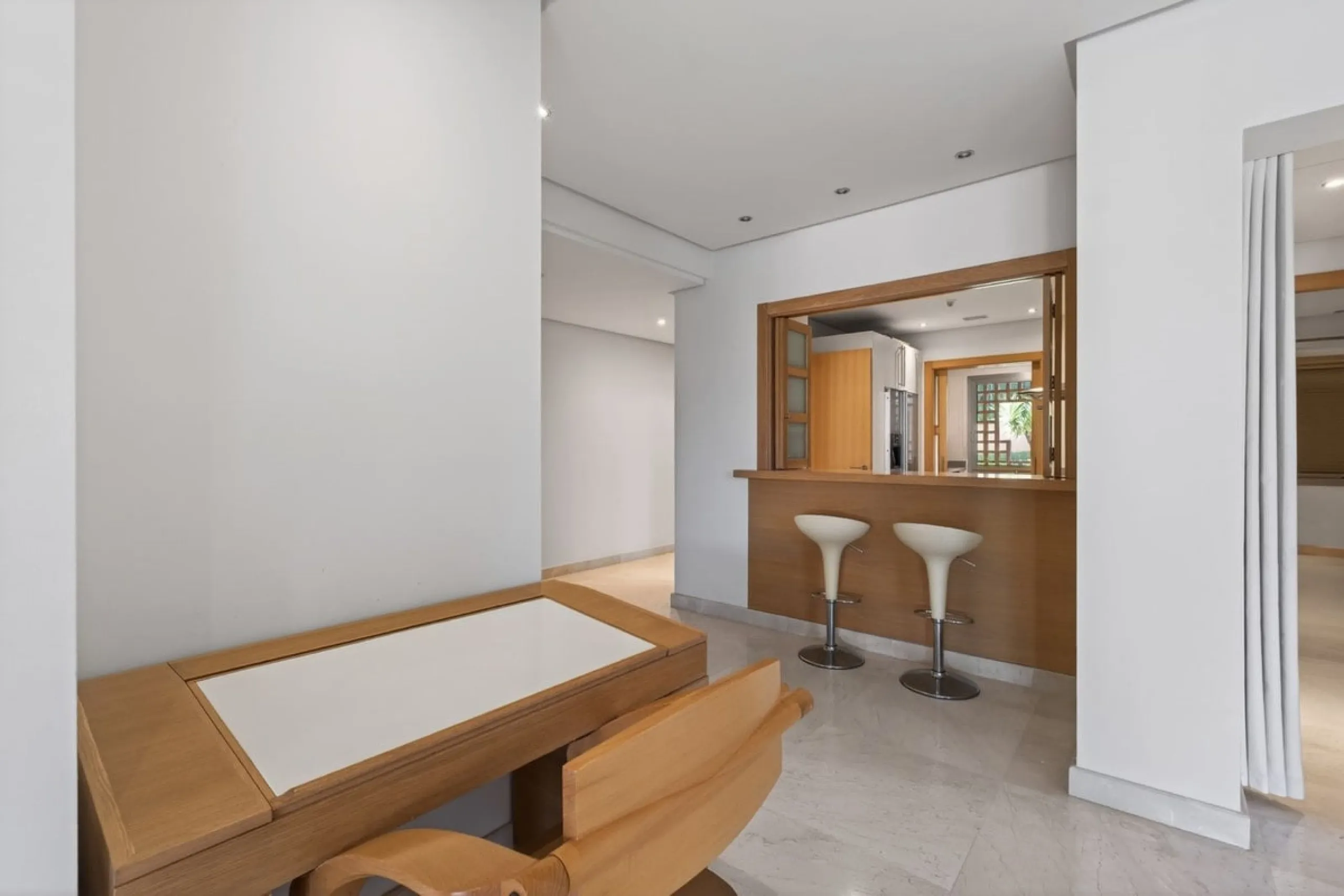 This south-east facing garden apartment is located in the well-known gated community of Mansion Club, on Marbella's Golden Mile. The area is valued for its privacy, security, and convenient access to the beach, restaurants, shops, and some of Marbella's m
