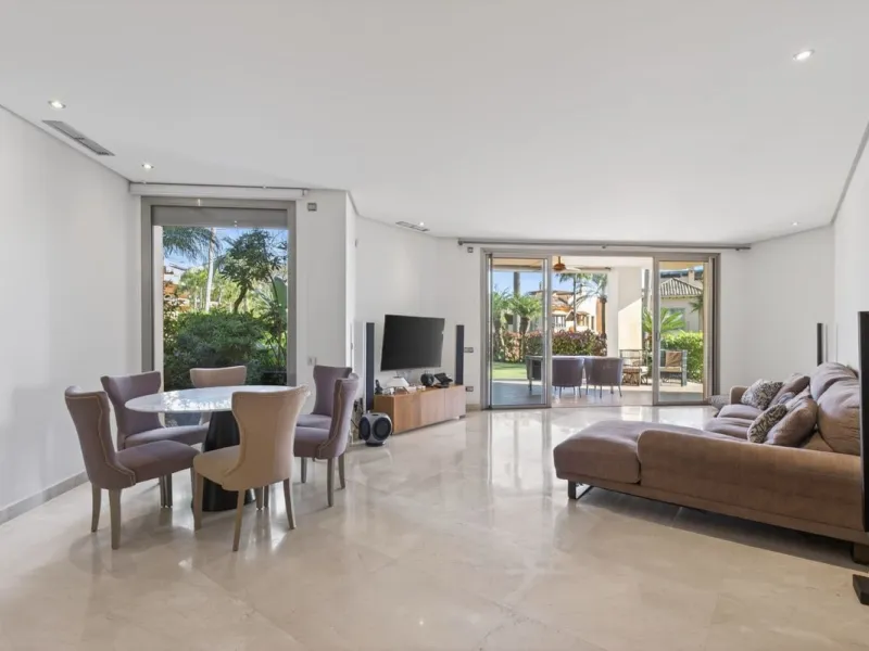 This south-east facing garden apartment is located in the well-known gated community of Mansion Club, on Marbella's Golden Mile. The area is valued for its privacy, security, and convenient access to the beach, restaurants, shops, and some of Marbella's m