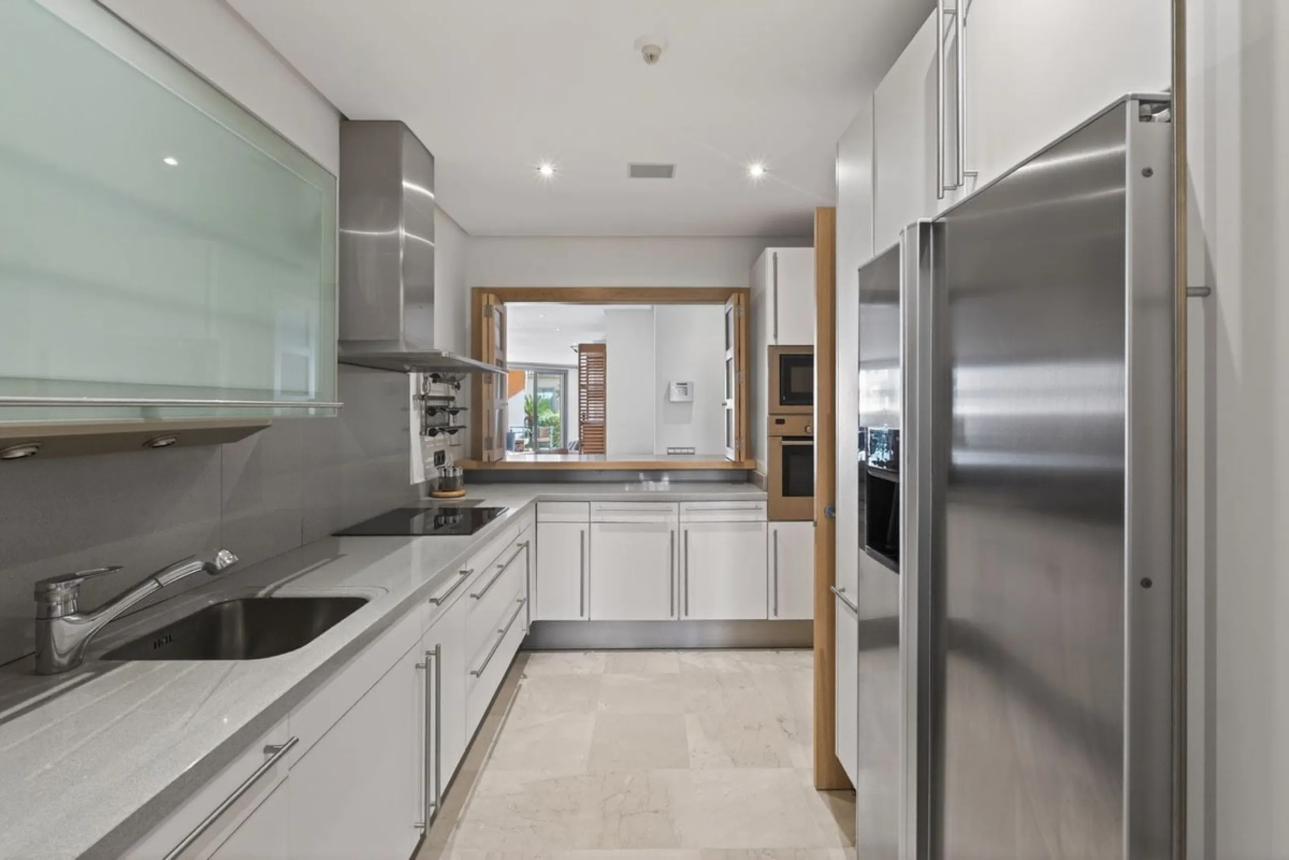 This south-east facing garden apartment is located in the well-known gated community of Mansion Club, on Marbella's Golden Mile. The area is valued for its privacy, security, and convenient access to the beach, restaurants, shops, and some of Marbella's m